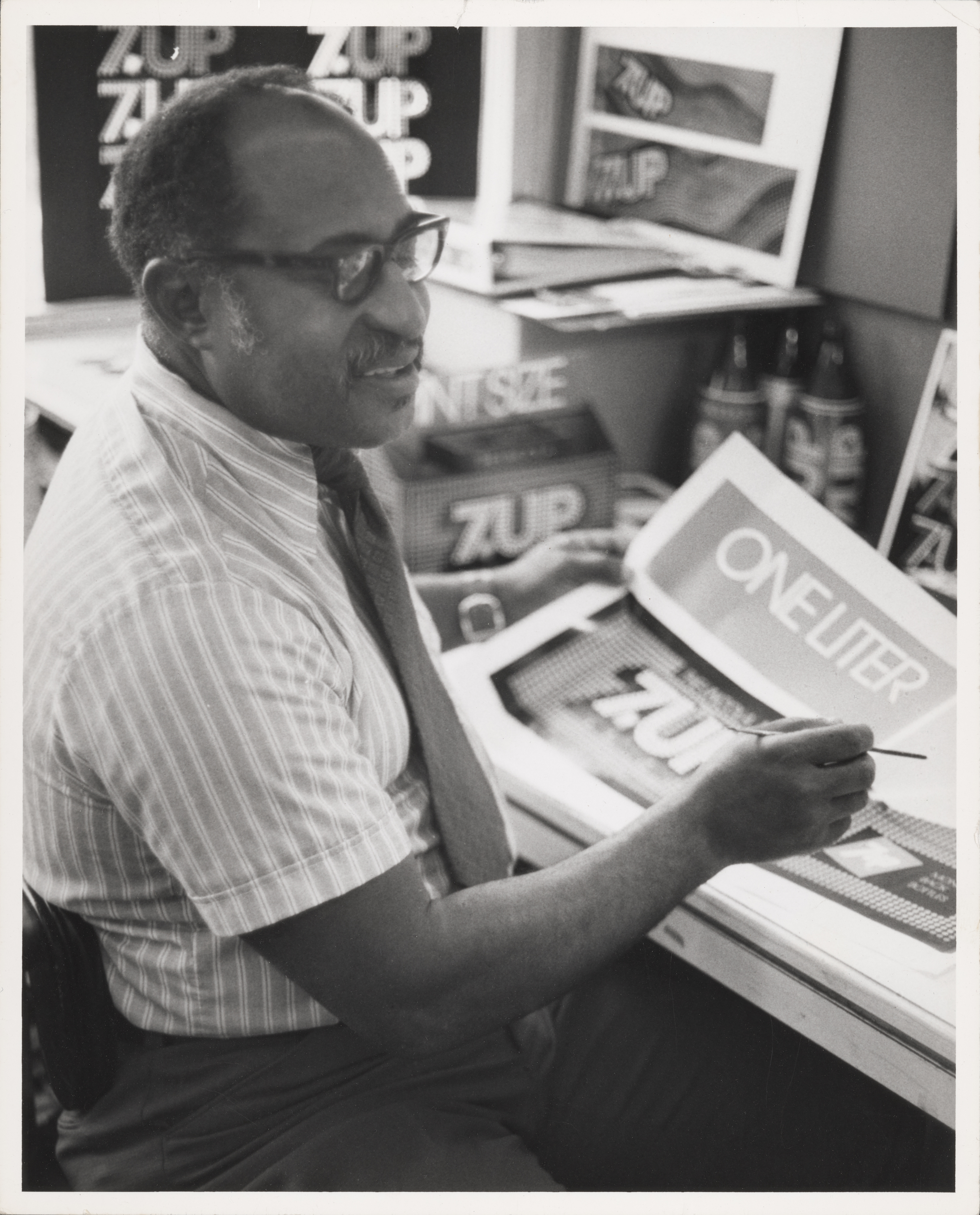 7Up Contact Sheet, 1975. Thomas H. E. Miller Design Papers, Special Collections and Archives, University of Illinois at Chicago. 7Up Contact Sheet, 1975. Thomas H. E. Miller Design Papers, Special Collections and Archives, University of Illinois at Chicago.