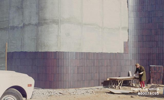 Edith Heath on-site at the Pasadena Art Museum observing the installation of her tile, 1969. Heath Collection, EDA, UCB. Edith Heath on-site at the Pasadena Art Museum observing the installation of her tile, 1969. Heath Collection, EDA, UCB. © Heath Ceramics